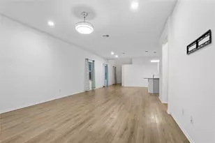 148 Rowdy Yates Wy, Jarrell, TX 76537 - Photo 5