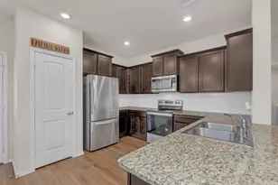 1704 T H Johnson Dr, Taylor, TX 76574 - Photo 11