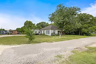 103 E Willis St, Leander, TX 78641 - Photo 9