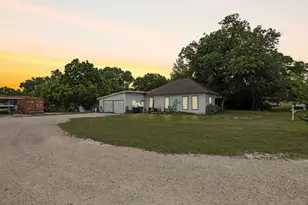 103 E Willis St, Leander, TX 78641 - Photo 3