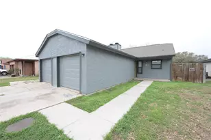 1003 Crockett St, Lockhart, TX 78644 - Photo 1