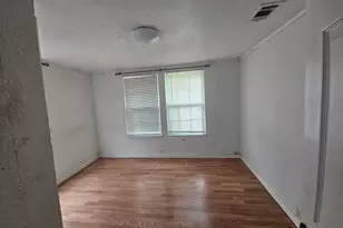 907 Neches St, Lockhart, TX 78644 - Photo 23