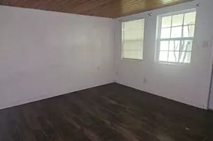 907 Neches St, Lockhart, TX 78644 - Photo 7