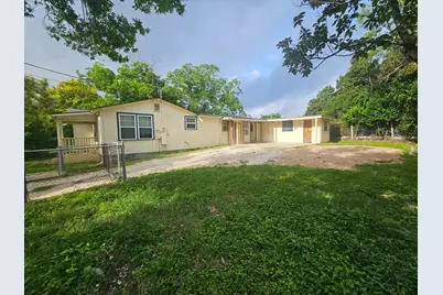 907 Neches Street, Lockhart, TX 78644 - Photo 3