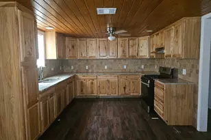 907 Neches St, Lockhart, TX 78644 - Photo 11