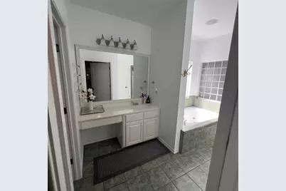 310 E 10th Street, Elgin, TX 78621 - Photo 5