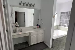 310 E 10th St, Elgin, TX 78621 - Photo 5