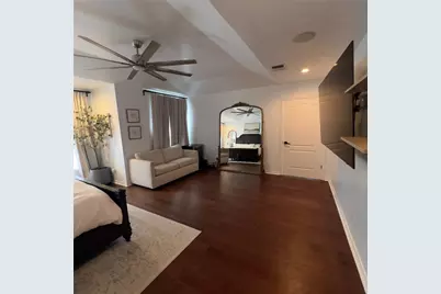 310 E 10th Street, Elgin, TX 78621 - Photo 3