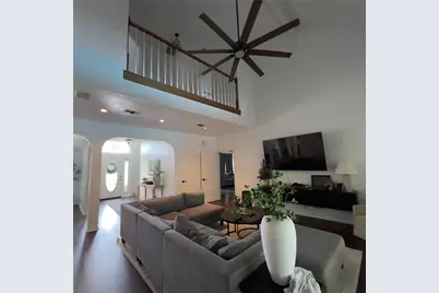 310 E 10th Street, Elgin, TX 78621 - Photo 17