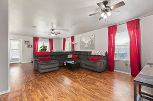 327 Comal Run, Hutto, TX 78634 - Photo 3