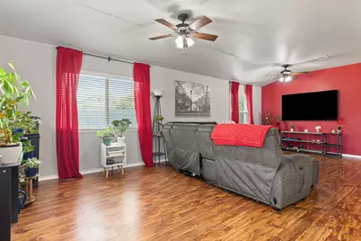 327 Comal Run, Hutto, TX 78634 - Photo 3