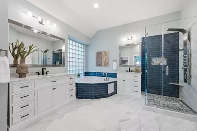10033 Scull Creek Drive, Austin, TX 78730 - Photo 17