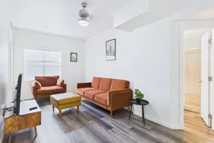 911 W 22nd St, Austin, TX 78705 - Photo 5