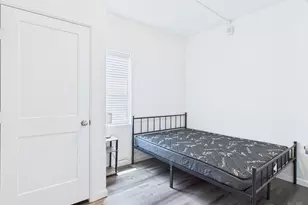 911 W 22nd St, Austin, TX 78705 - Photo 9