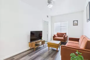 911 W 22nd St, Austin, TX 78705 - Photo 3