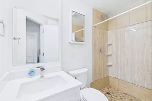 911 W 22nd St, Austin, TX 78705 - Photo 11