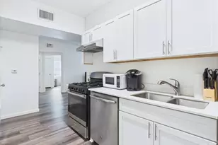 911 W 22nd St, Austin, TX 78705 - Photo 1