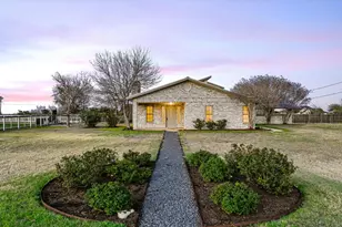 122 Forest Lake Dr, Del Valle, TX 78617 - Photo 3