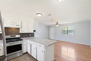 1516 McLain St, Taylor, TX 76574 - Photo 7