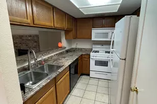 318 W William Cannon Dr, Austin, TX 78745 - Photo 7