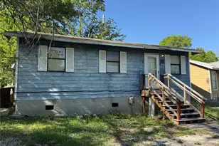 907 E Market St, Lockhart, TX 78644 - Photo 1
