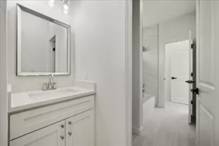 504 Walker St, Smithville, TX 78957 - Photo 33