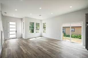 504 Walker St, Smithville, TX 78957 - Photo 3