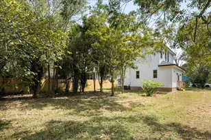 504 Walker St, Smithville, TX 78957 - Photo 39