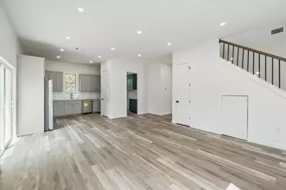 504 Walker Street, Smithville, TX 78957 - Photo 9