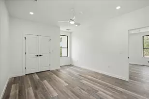 504 Walker St, Smithville, TX 78957 - Photo 29