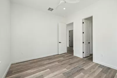 504 Walker Street, Smithville, TX 78957 - Photo 17