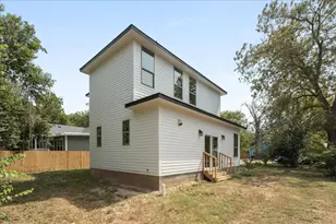 504 Walker St, Smithville, TX 78957 - Photo 37