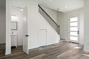 504 Walker St, Smithville, TX 78957 - Photo 7