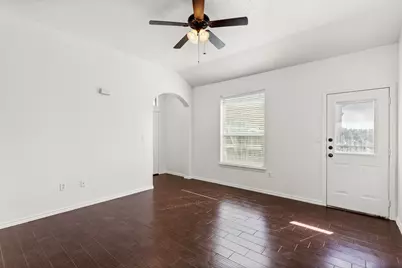 586 Creekside Circle, New Braunfels, TX 78130 - Photo 5