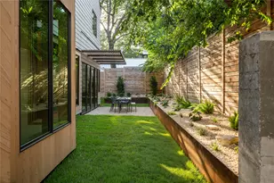 1102 Charlotte St, Austin, TX 78703 - Photo 27