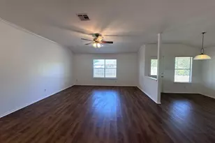 12720 Waynespur Ln, Elgin, TX 78621 - Photo 15