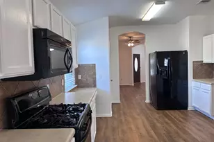 12720 Waynespur Ln, Elgin, TX 78621 - Photo 11