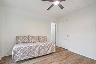 605 Bishop St, Smithville, TX 78957 - Photo 23