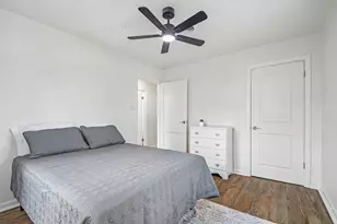 605 Bishop St, Smithville, TX 78957 - Photo 19