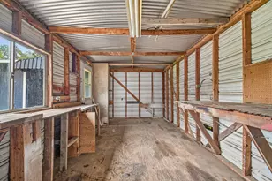 605 Bishop St, Smithville, TX 78957 - Photo 37