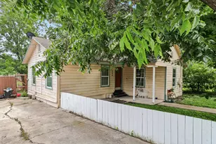 606 E Pecan St, Taylor, TX 76574 - Photo 3
