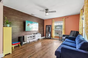 606 E Pecan St, Taylor, TX 76574 - Photo 5