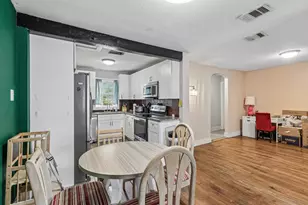 606 E Pecan St, Taylor, TX 76574 - Photo 9
