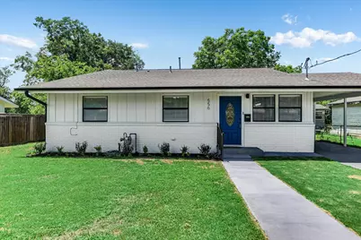 556 E 19th Street, Georgetown, TX 78626 - Photo 1