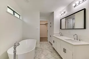 556 E 19th St, Georgetown, TX 78626 - Photo 19