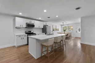 556 E 19th St, Georgetown, TX 78626 - Photo 3