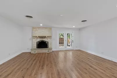 556 E 19th Street, Georgetown, TX 78626 - Photo 7