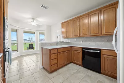 202 Highpoint Way, Georgetown, TX 78626 - Photo 9