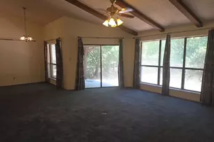 109 Pine Cone Ln, Elgin, TX 78621 - Photo 7