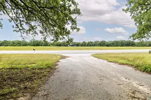 660 E Hwy 290 Hwy E, Elgin, TX 78621 - Photo 5